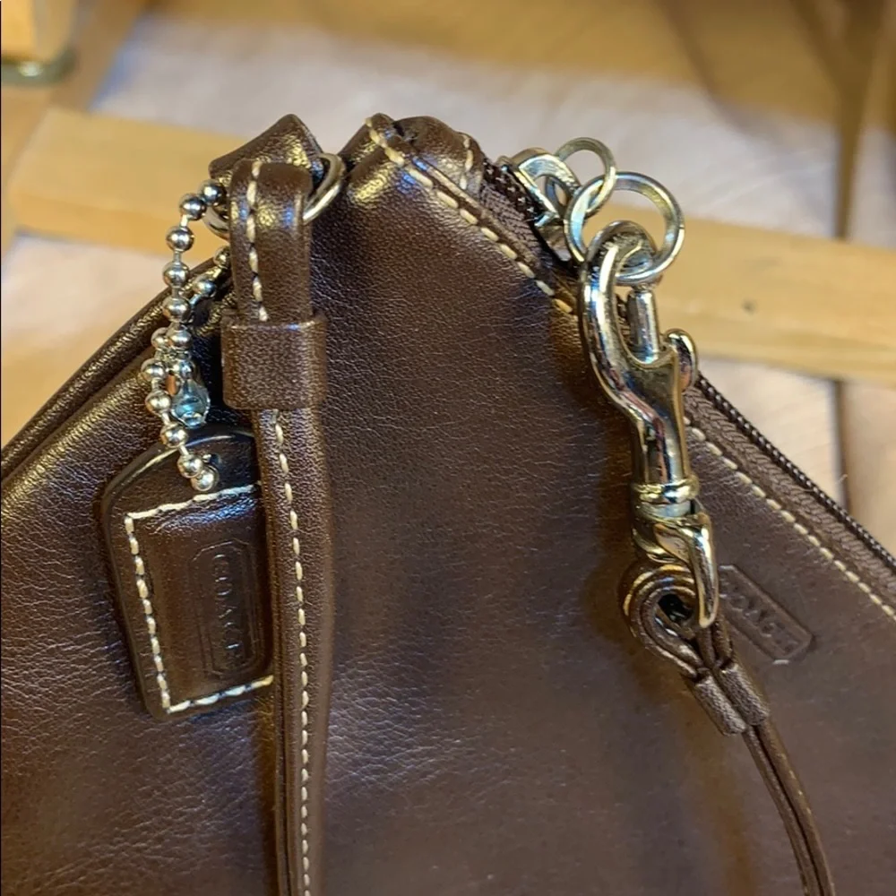 Coach never used☀️see